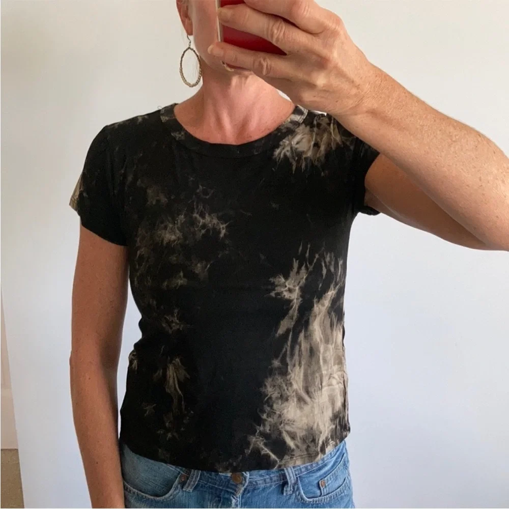 Black & Greyish Color Tie Die Tee - Picture 7 of 8